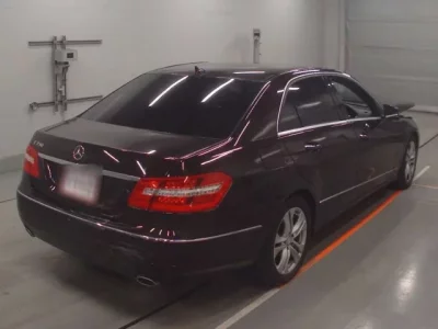 Mercedes-Benz E CLASS  с аукциона в Японии
