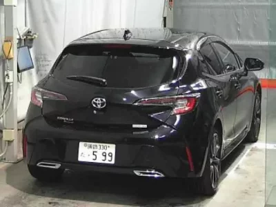 Toyota COROLLA SPORT  с аукциона в Японии