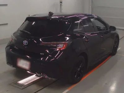 Toyota COROLLA SPORT  с аукциона в Японии