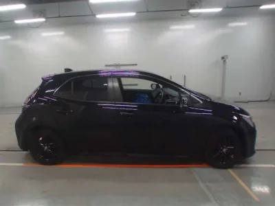 Toyota COROLLA SPORT  с аукциона в Японии