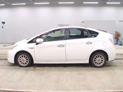 Toyota PRIUS PHV  с аукциона в Японии