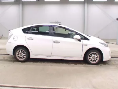 Toyota PRIUS PHV  с аукциона в Японии