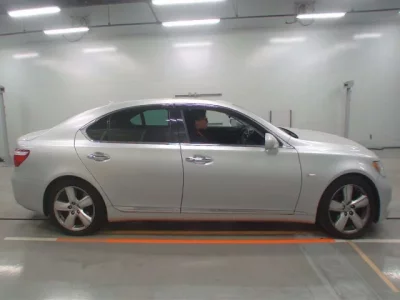 Lexus LS  с аукциона в Японии