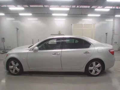 Lexus LS  с аукциона в Японии