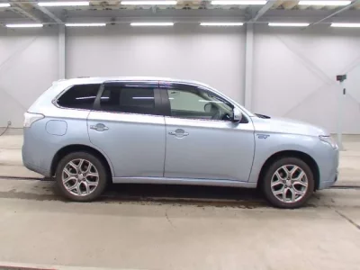 Mitsubishi OUTLANDER PHEV