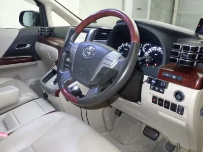 Toyota VELLFIRE  с аукциона в Японии