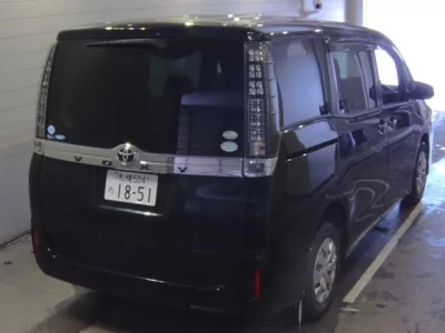 Toyota VOXY  с аукциона в Японии