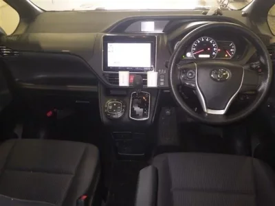 Toyota VOXY  с аукциона в Японии