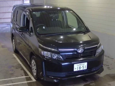 Toyota VOXY  с аукциона в Японии