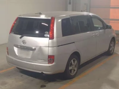 Toyota ISIS  с аукциона в Японии