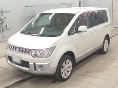 Mitsubishi DELICA D5