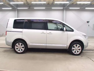 Mitsubishi DELICA D5