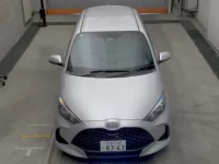 Toyota YARIS лот № 3075 оценка 4.5  с аукциона в Японии 5