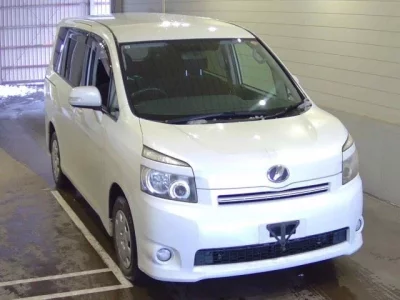 Toyota VOXY  с аукциона в Японии