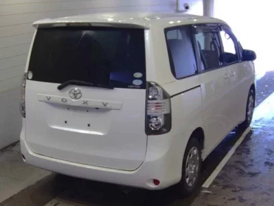 Toyota VOXY  с аукциона в Японии