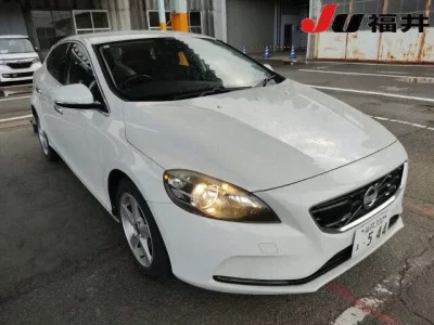 Volvo V40  с аукциона в Японии