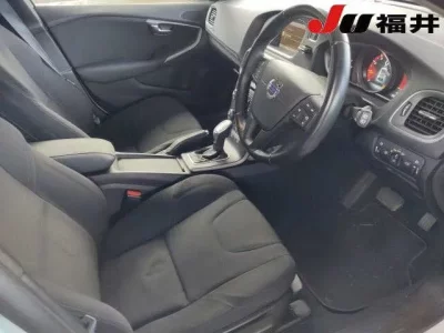 Volvo V40  с аукциона в Японии