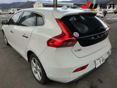 Volvo V40  с аукциона в Японии