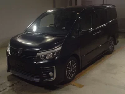 Toyota VOXY  с аукциона в Японии