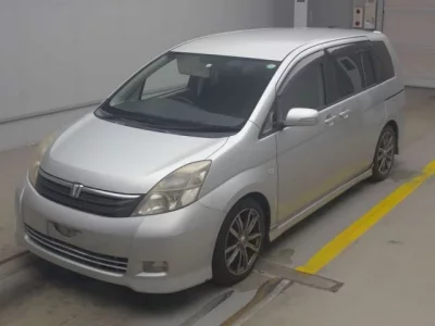 Toyota ISIS  с аукциона в Японии