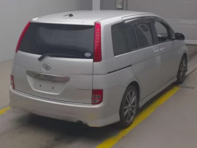 Toyota ISIS  с аукциона в Японии