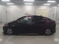 Toyota PRIUS PHV лот № 30349 оценка 4  с аукциона в Японии 3