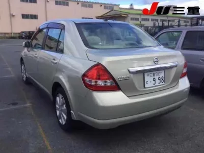 Nissan TIIDA LATIO  с аукциона в Японии