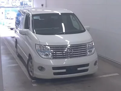 Nissan ELGRAND  с аукциона в Японии