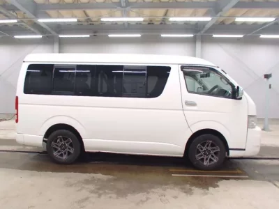 Toyota HIACE  с аукциона в Японии