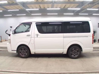 Toyota HIACE  с аукциона в Японии