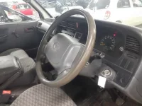 Toyota HIACE VAN лот № 30360 оценка 2  с аукциона в Японии 6