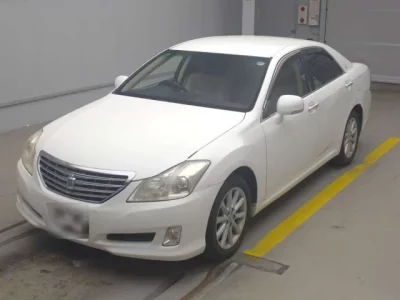 Toyota CROWN  с аукциона в Японии