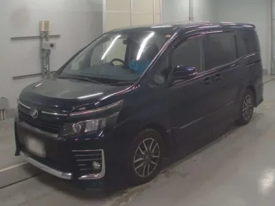 Toyota VOXY  с аукциона в Японии