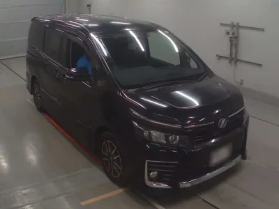 Toyota VOXY  с аукциона в Японии