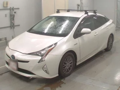 Toyota PRIUS  с аукциона в Японии