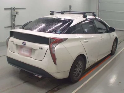 Toyota PRIUS  с аукциона в Японии