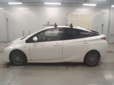 Toyota PRIUS  с аукциона в Японии
