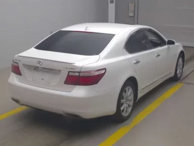 Lexus LS  с аукциона в Японии