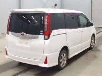 Toyota NOAH лот № 3222 оценка 3.5  с аукциона в Японии 1