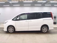 Toyota NOAH лот № 3222 оценка 3.5  с аукциона в Японии 3