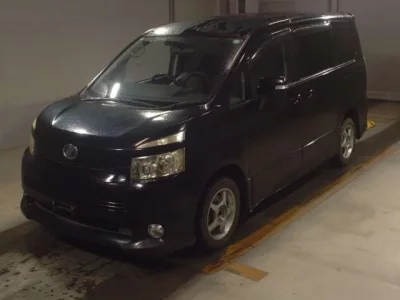 Toyota VOXY  с аукциона в Японии