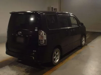 Toyota VOXY  с аукциона в Японии