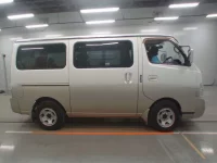 Nissan CARAVAN лот № 30405 оценка 3  с аукциона в Японии 2