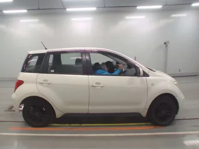 Toyota IST  с аукциона в Японии