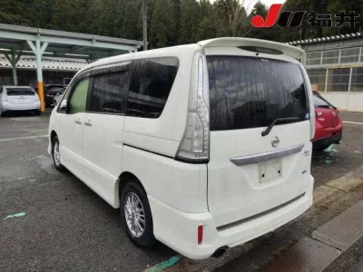 Nissan SERENA  с аукциона в Японии