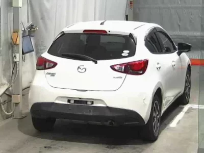 Mazda DEMIO  с аукциона в Японии