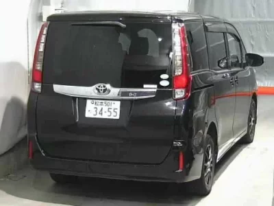 Toyota NOAH  с аукциона в Японии