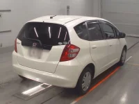 Honda FIT лот № 30483 оценка 3.5  с аукциона в Японии 1
