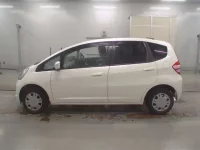 Honda FIT лот № 30483 оценка 3.5  с аукциона в Японии 3