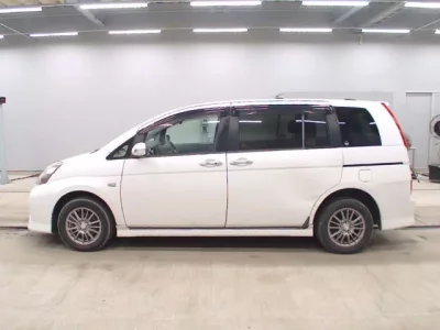 Toyota ISIS  с аукциона в Японии